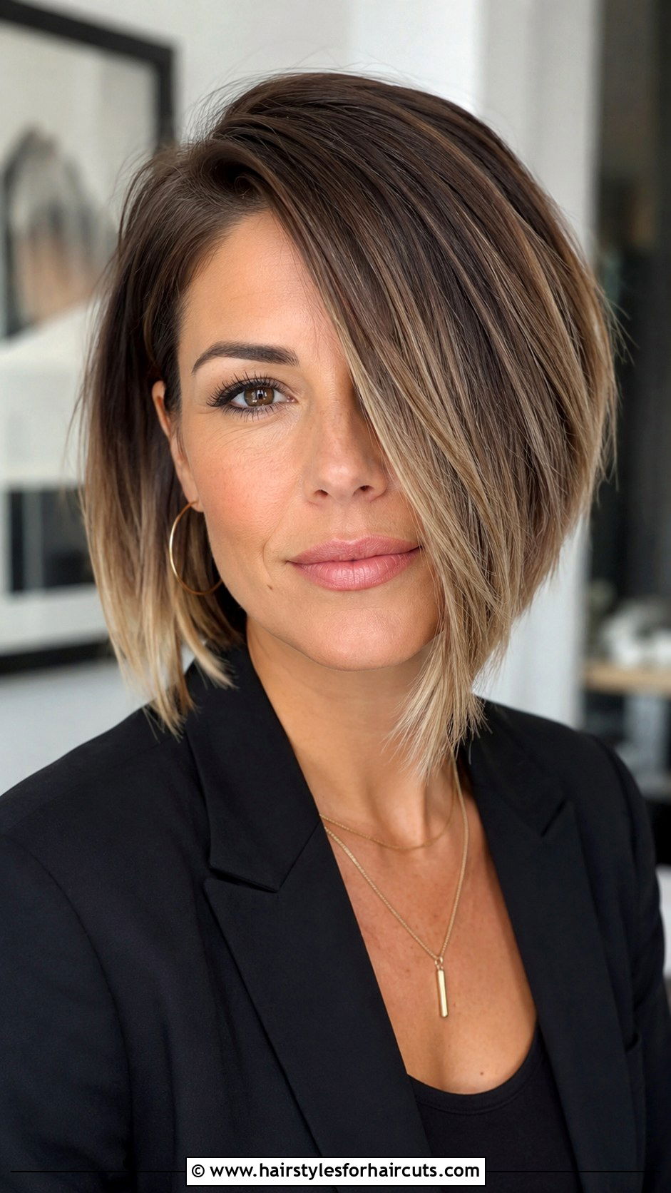 Bronde Asymmetrical Bob - 25 bronde hairstyles - 25 bronde hairstyles