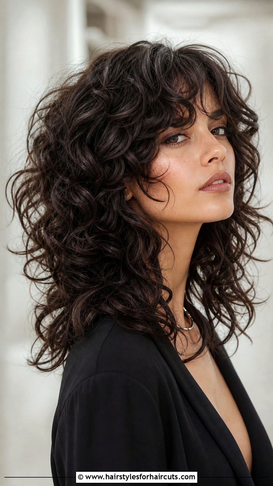 Brunette Curly Octopus Haircut - 25 octopus haircuts for curly hair - 25 octopus haircuts for curly hair