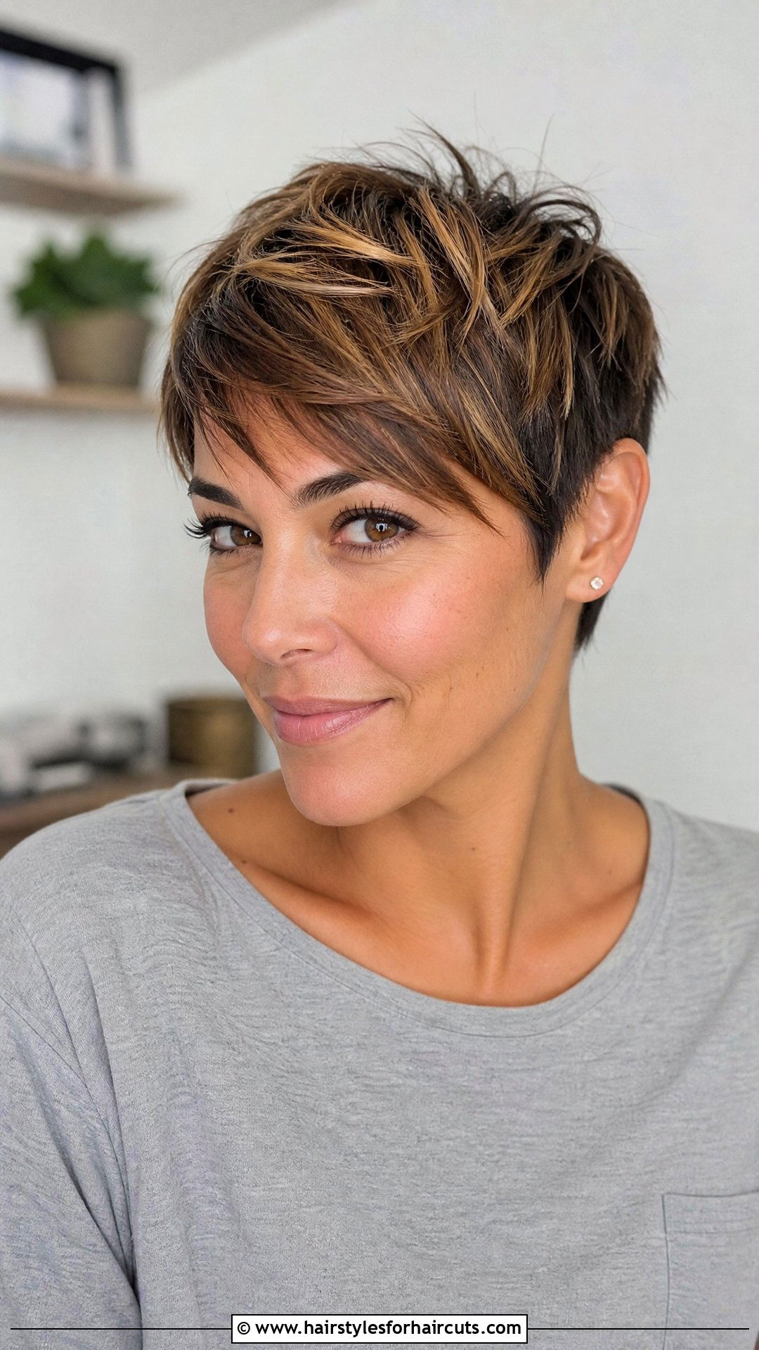 Brunette Pixie Cut With Highlights - 25 hairstyles to hide grey hair - 25 hairstyles to hide grey hair