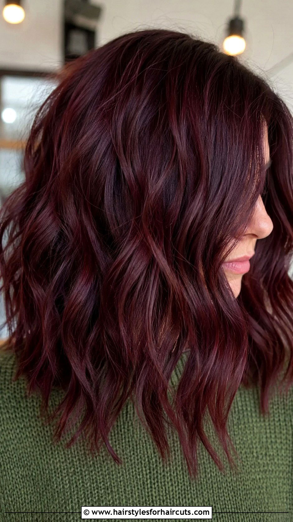 Burgundy Wavy Shoulder Length Hair - 25 dark red hairstyles - 25 dark red hairstyles