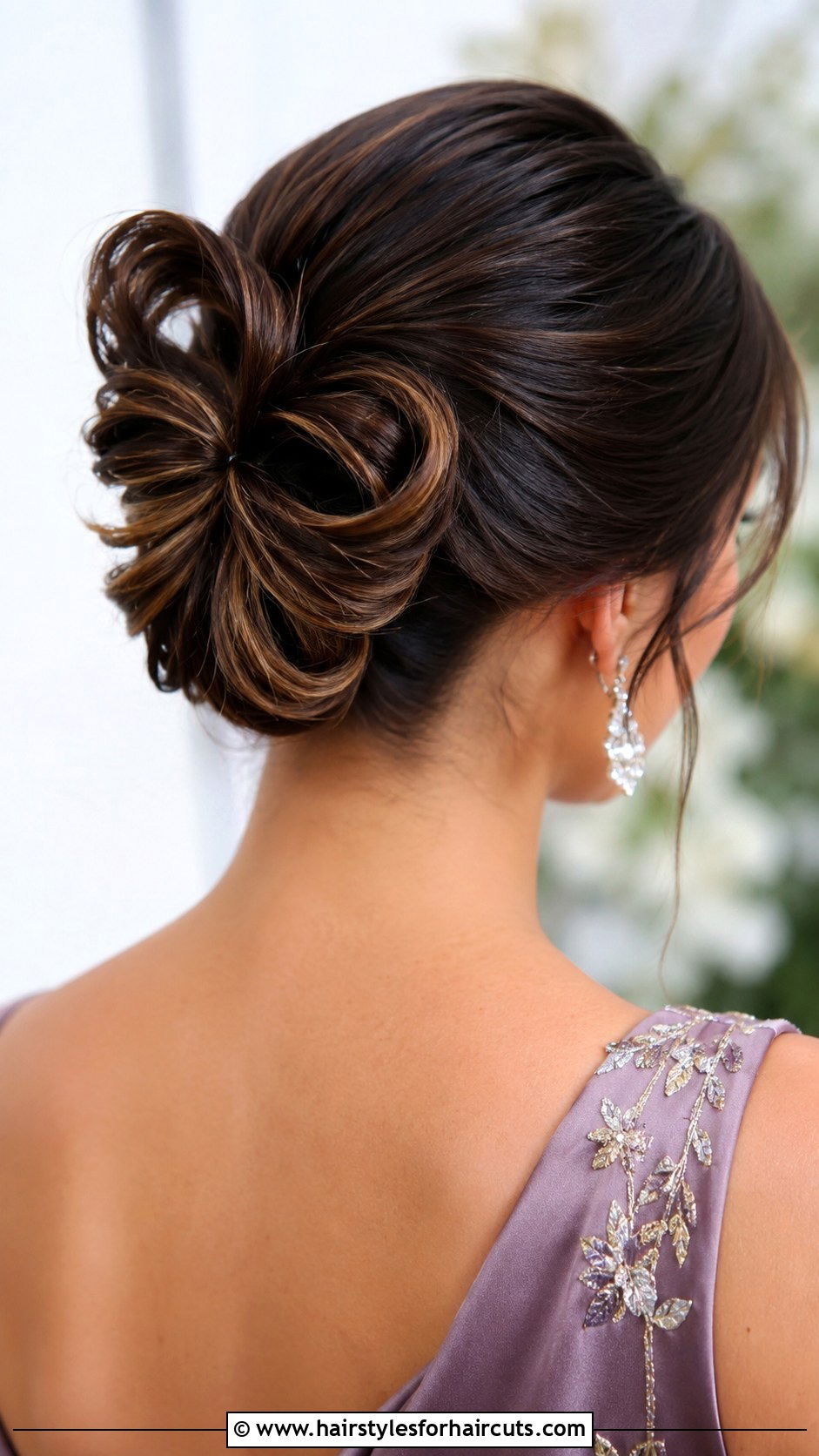 Butterfly Chignon - 25 chignon hairstyles - 25 chignon hairstyles
