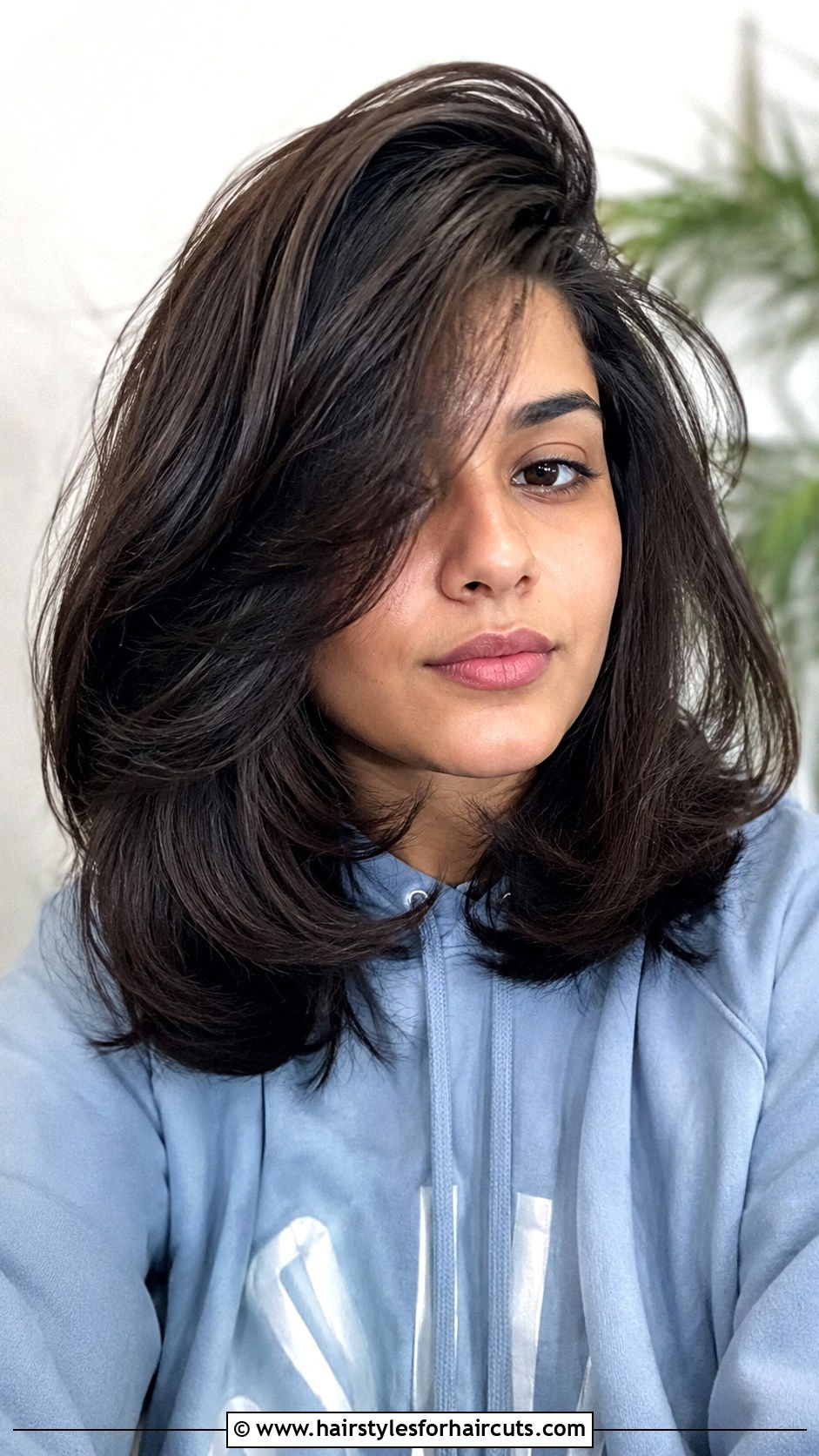 Butterfly Cut With Deep Side Part - 25 butterfly haircuts short hair round face - 25 butterfly haircuts short hair round face