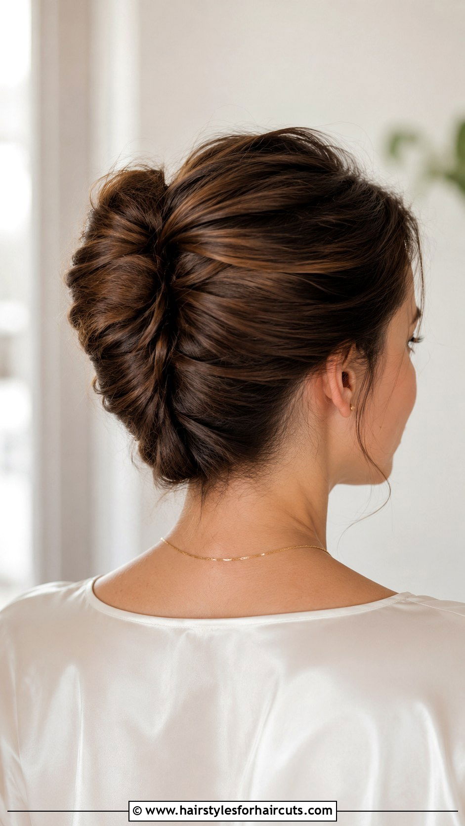 Casual French Twist - 25 soccer mom hairstyles - 25 soccer mom hairstyles