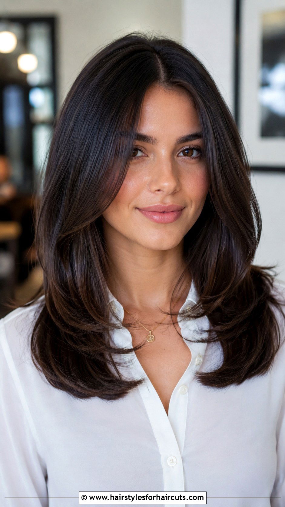 Center Part Blowout - 25 blow dry hairstyles for medium hair - 25 blow dry hairstyles for medium hair