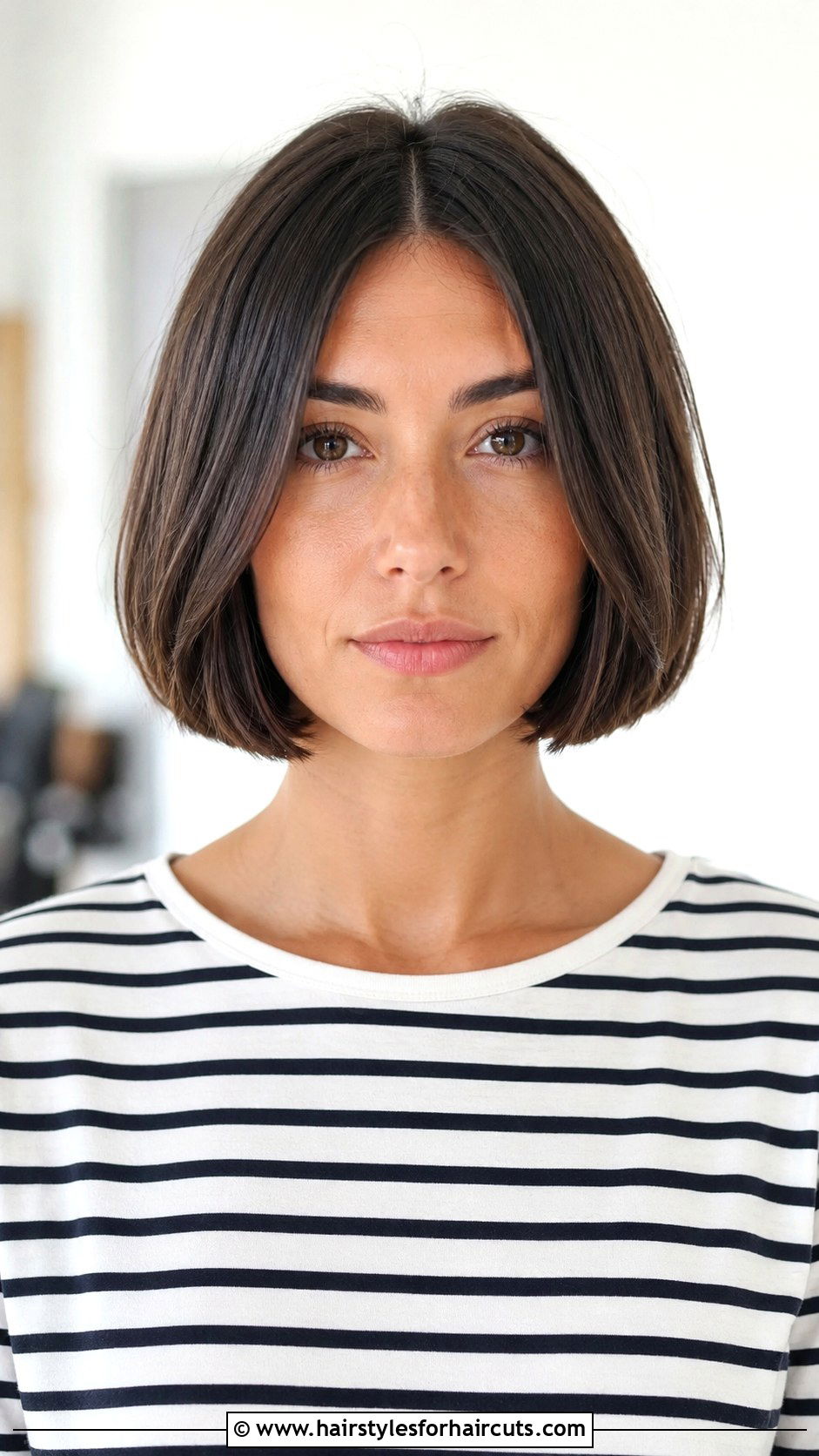 Center Part French Bob - 25 split haircuts - 25 split haircuts