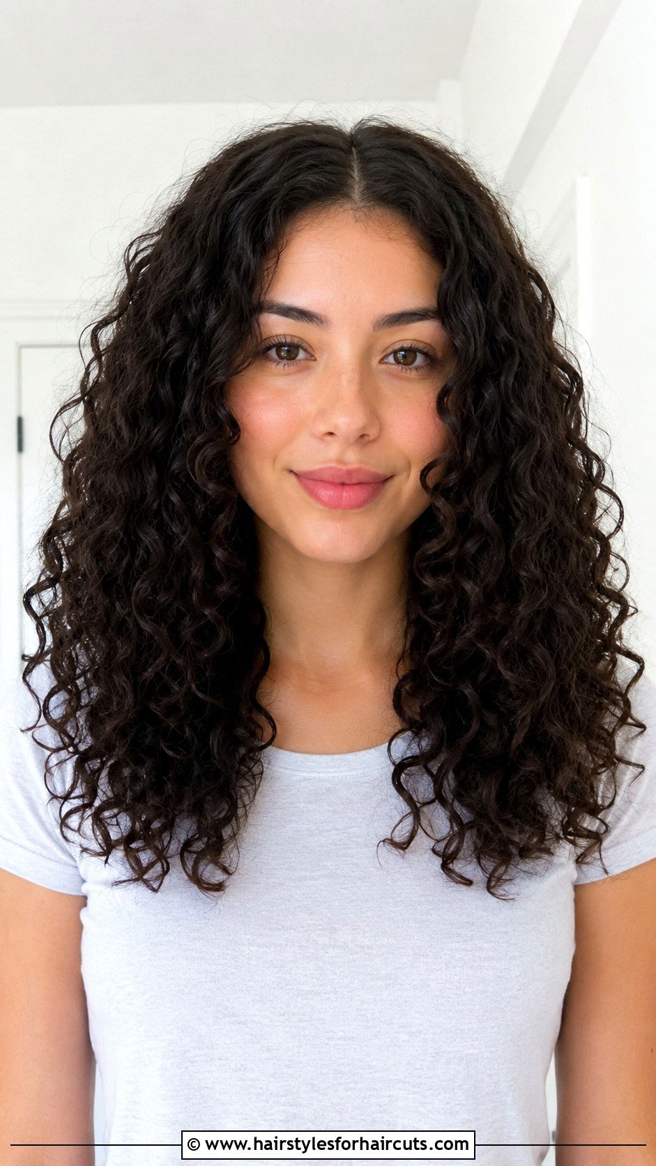 Center Parted Curly Hair - 25 70s hairstyles for curly hair - 25 70s hairstyles for curly hair