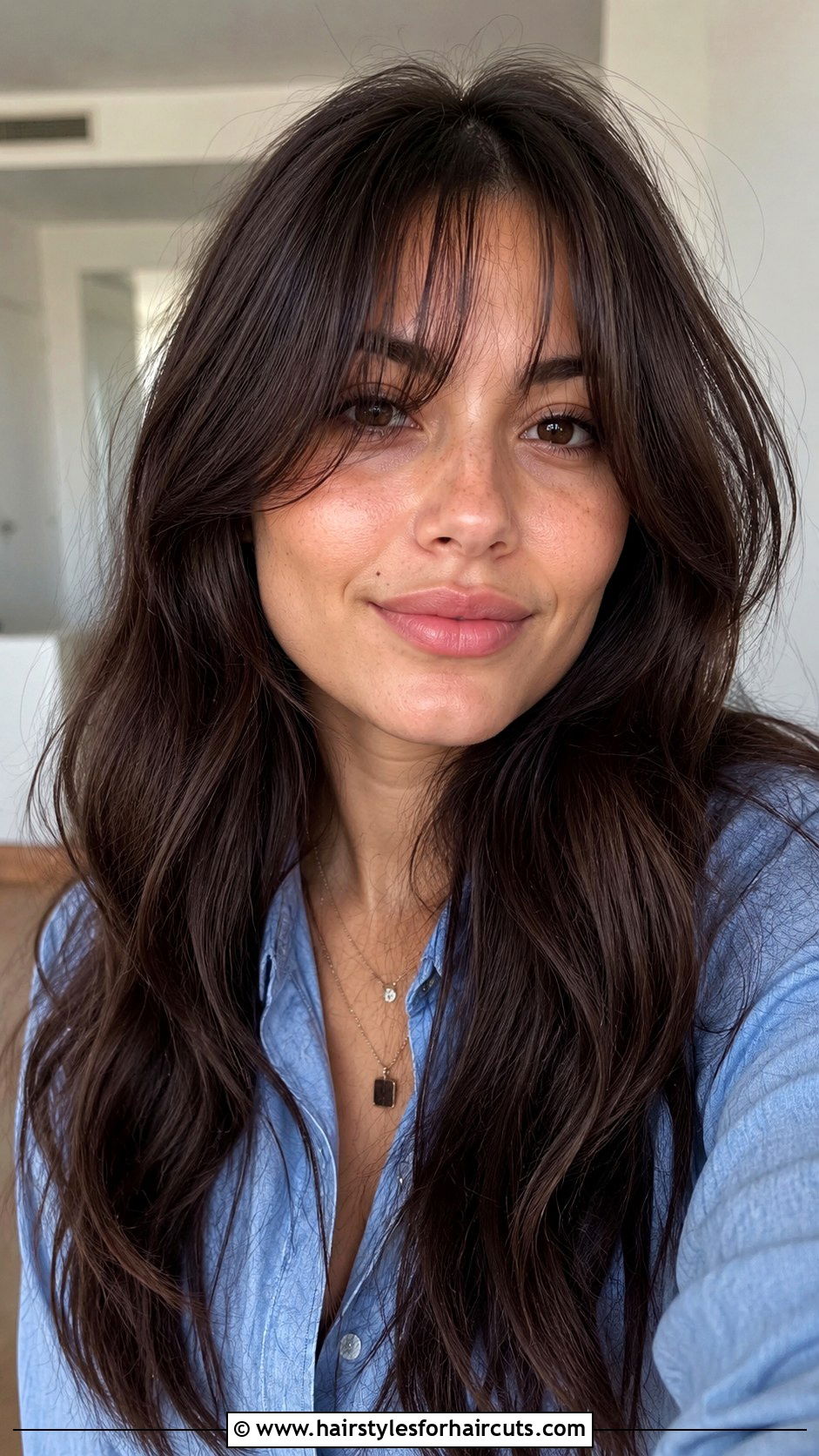 Center Parted Sleek Long Hair - 25 tomboy hairstyles for long hair - 25 tomboy hairstyles for long hair