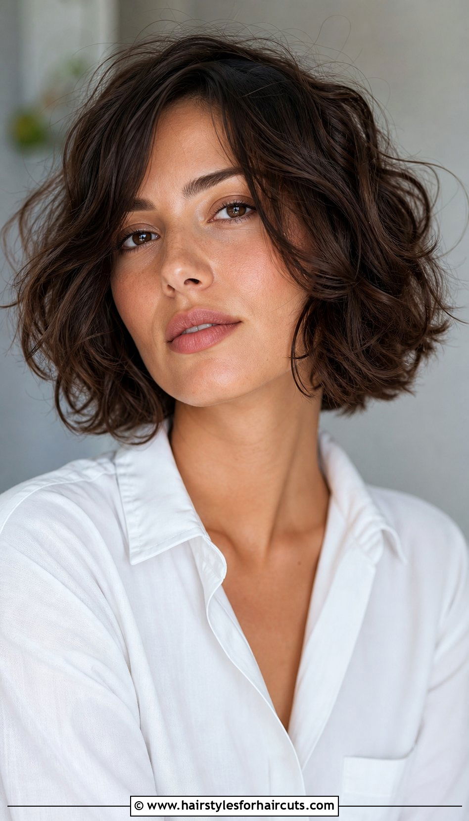 Chin Length Bob Haircut For Slightly Curly Hair - 25 haircuts for slightly curly hair - 25 haircuts for slightly curly hair