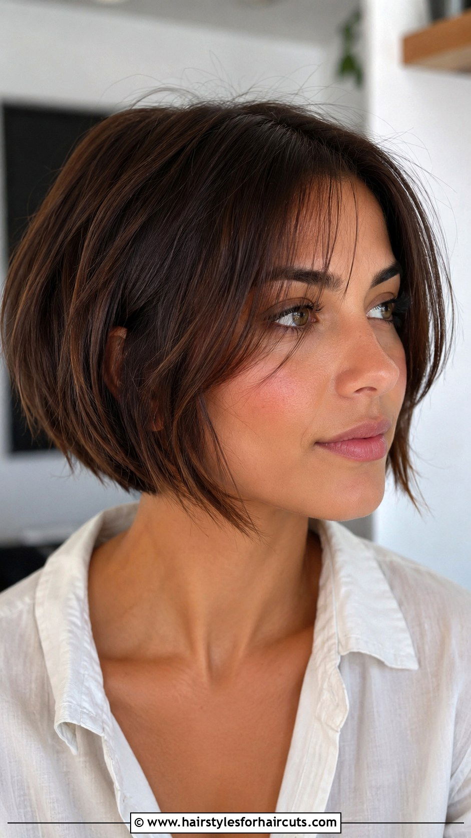 Chin Length Bob With Face Framing Layers - 25 haircuts while growing out hair - 25 haircuts while growing out hair