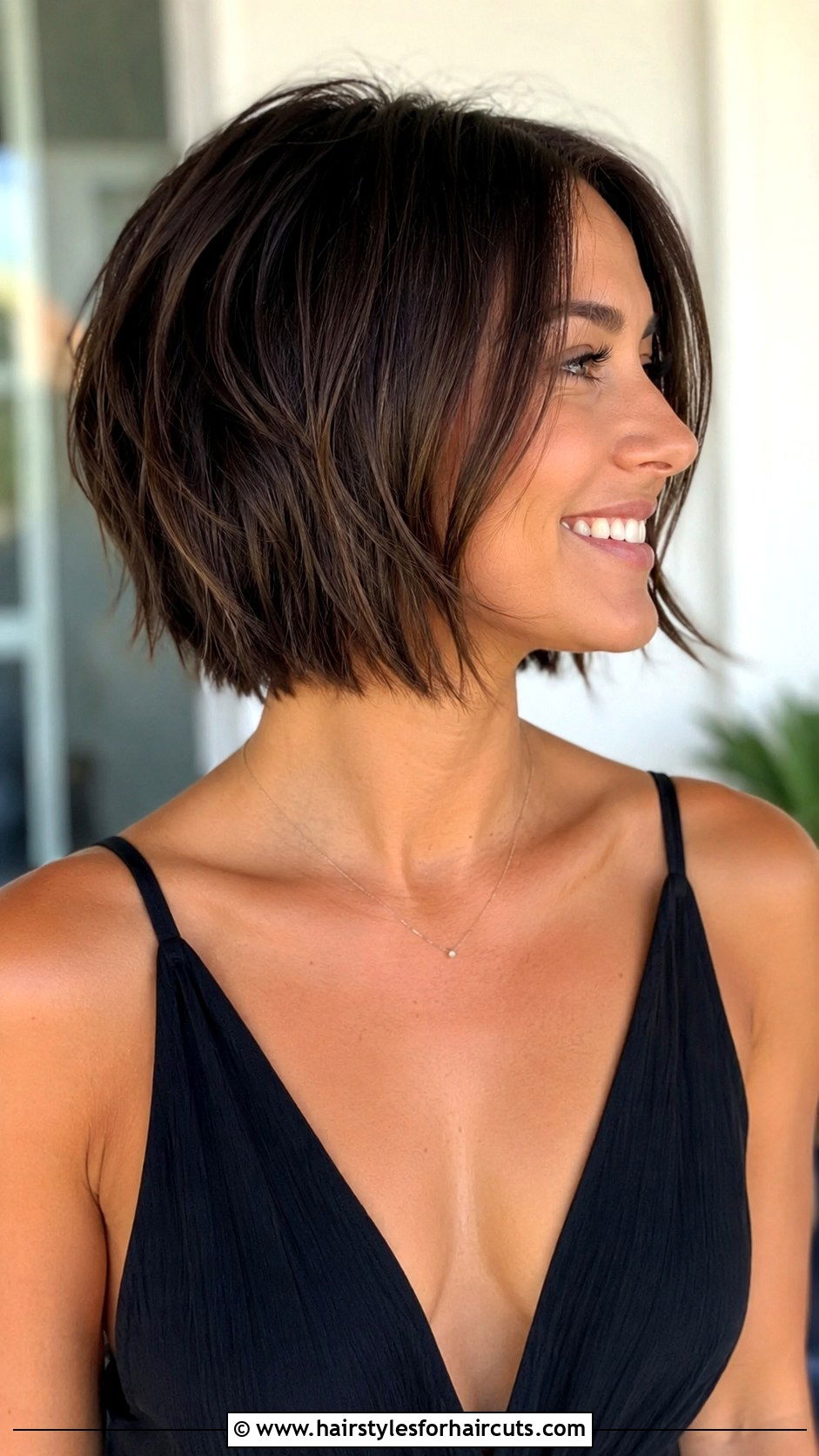 Chin Length V Cut Bob - 25 chin length hairstyles for women - 25 chin length hairstyles for women