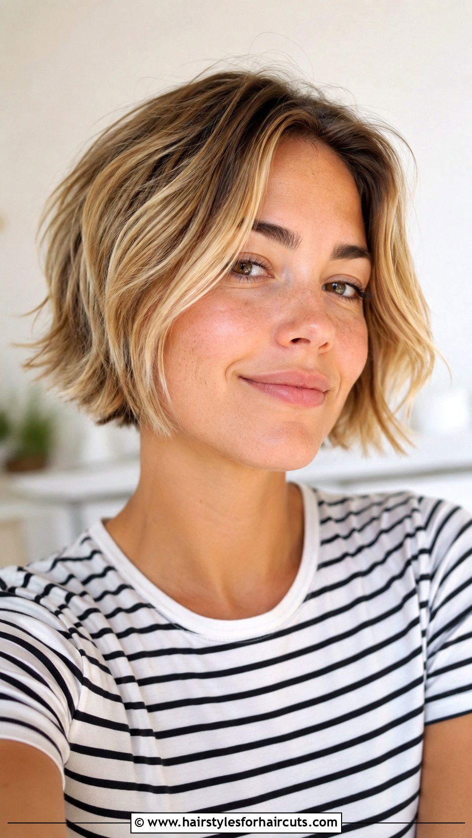 Chin length beachy bob - 25 cute beach hairstyles for short hair - 25 cute beach hairstyles for short hair