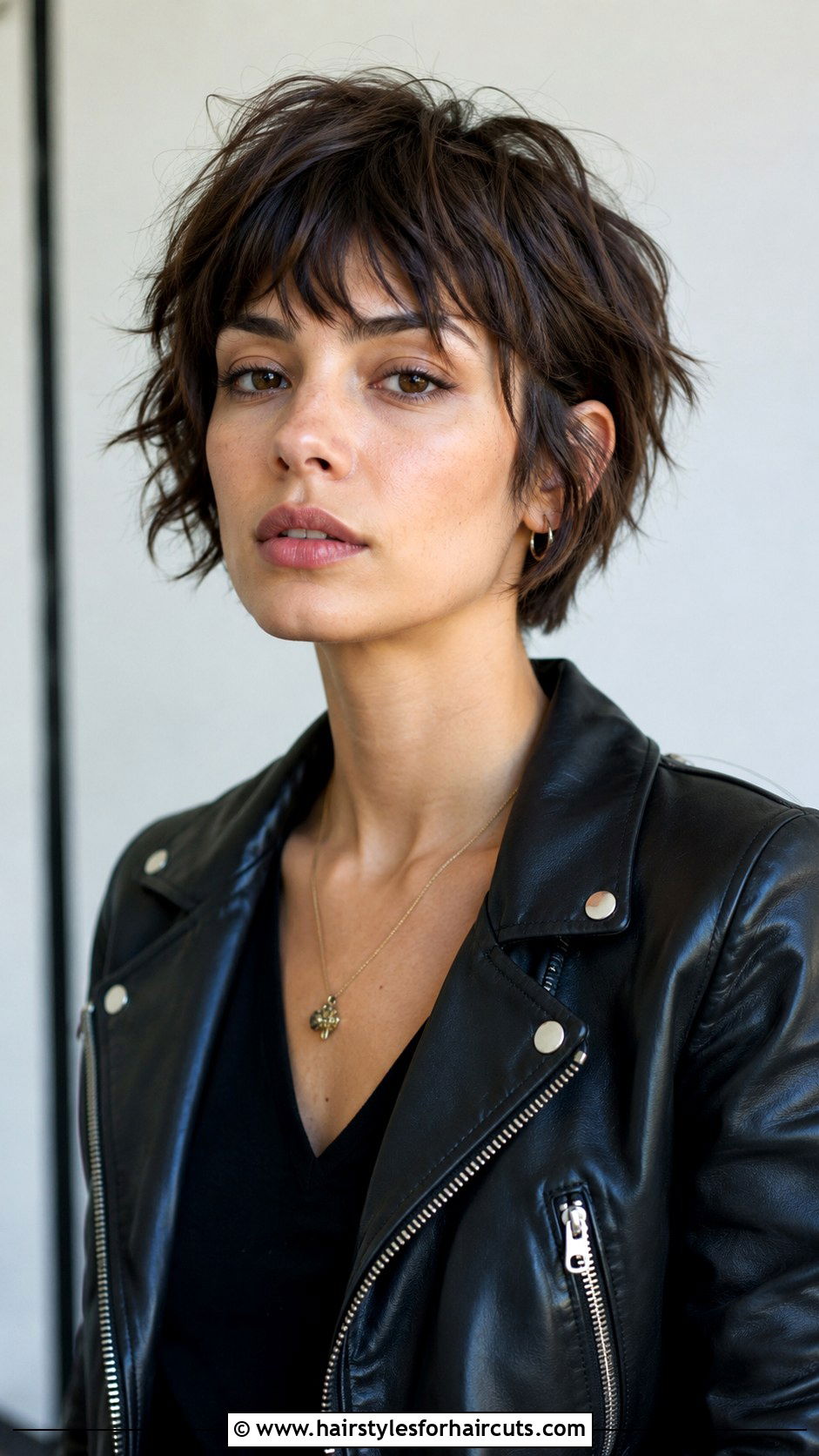 Choppy Bang Bixie Cut - 25 bang hairstyles for thin hair - 25 bang hairstyles for thin hair