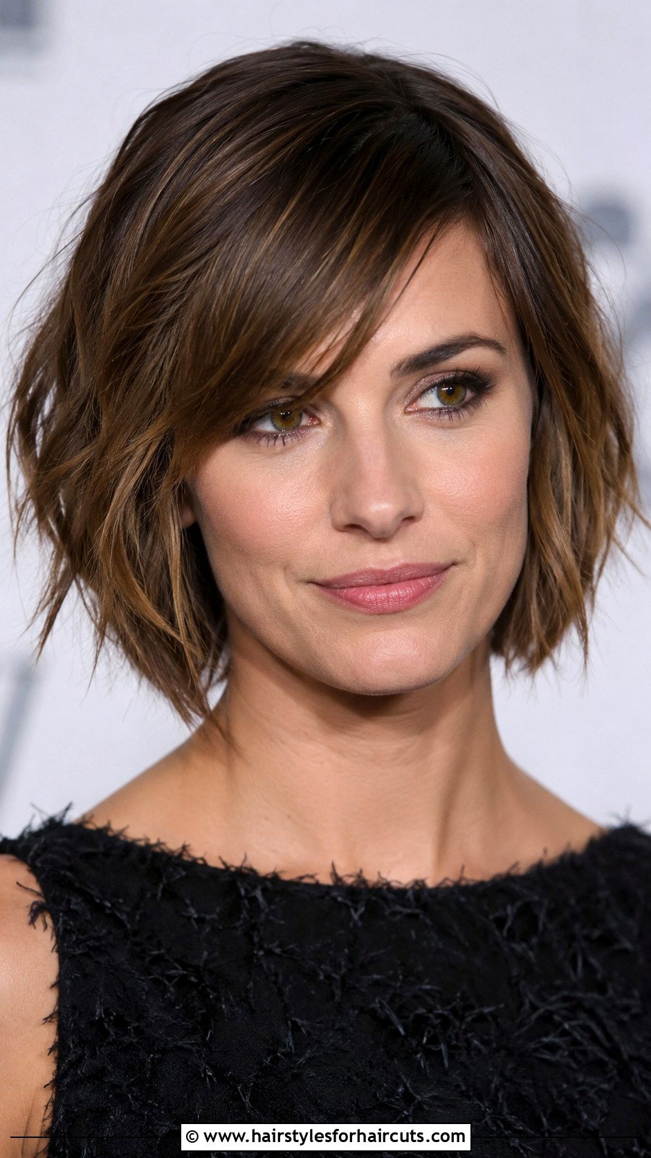 Choppy Bob With Side Bangs - 25 choppy bob hairstyles for fine hair - 25 choppy bob hairstyles for fine hair