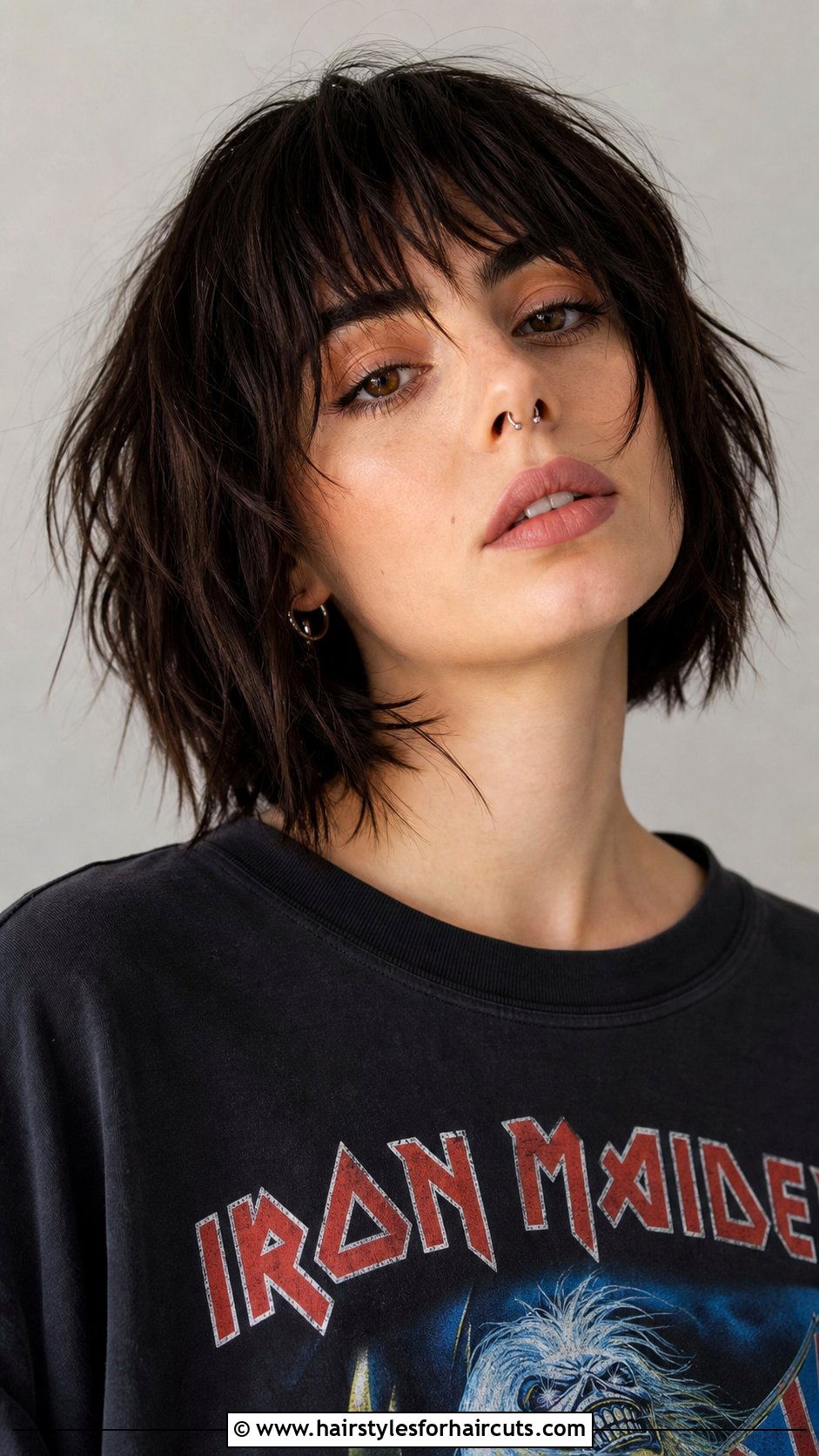 Choppy Bob With Textured Bangs - 25 haircuts with bangs and layers - 25 haircuts with bangs and layers