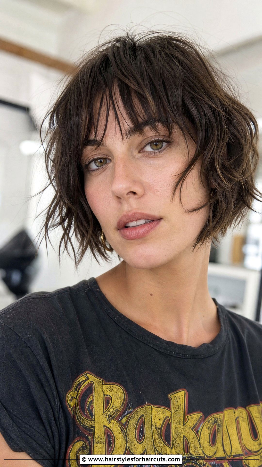 Choppy Bob With Textured Bangs - 25 haircuts for fine hair with bangs - 25 haircuts for fine hair with bangs