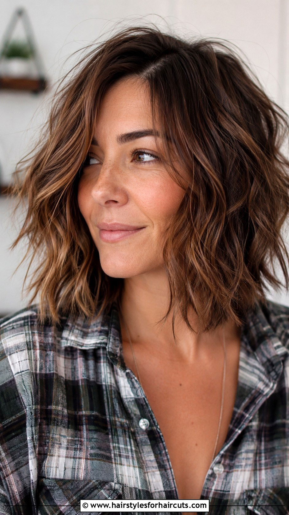 Choppy Lob - 25 womens haircuts for thick wavy hair - 25 womens haircuts for thick wavy hair