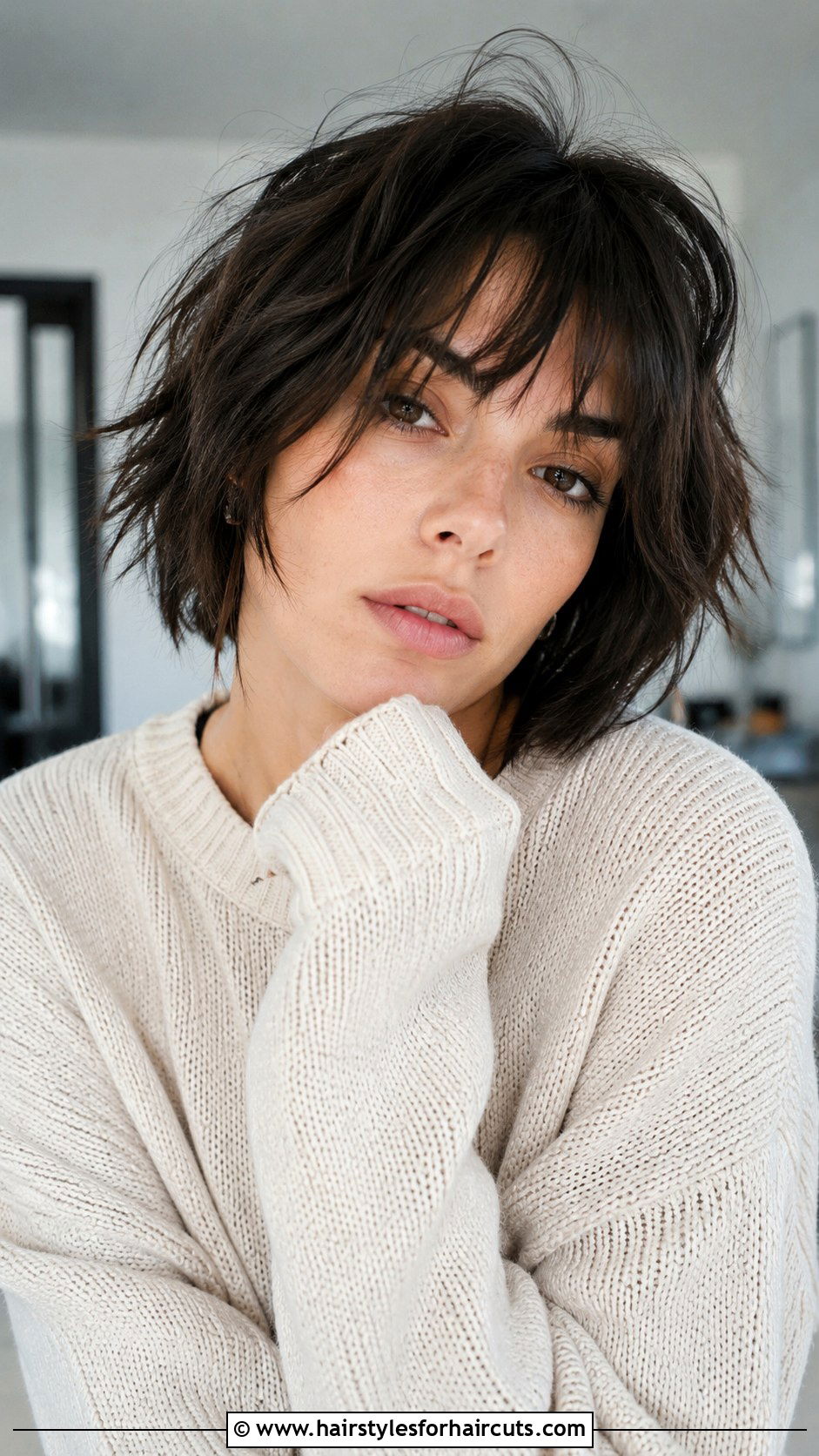 Choppy Lob - 25 haircuts for growing out hair - 25 haircuts for growing out hair