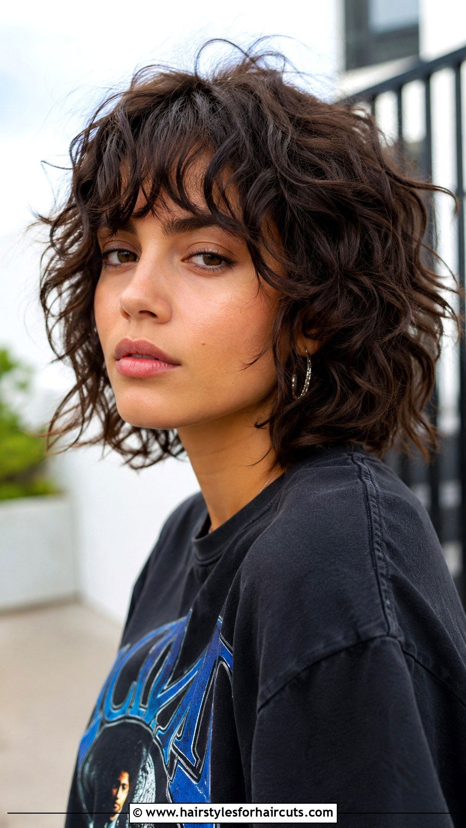 Choppy Medium Curly Haircut - 25 medium haircuts for curly hair women - 25 medium haircuts for curly hair women