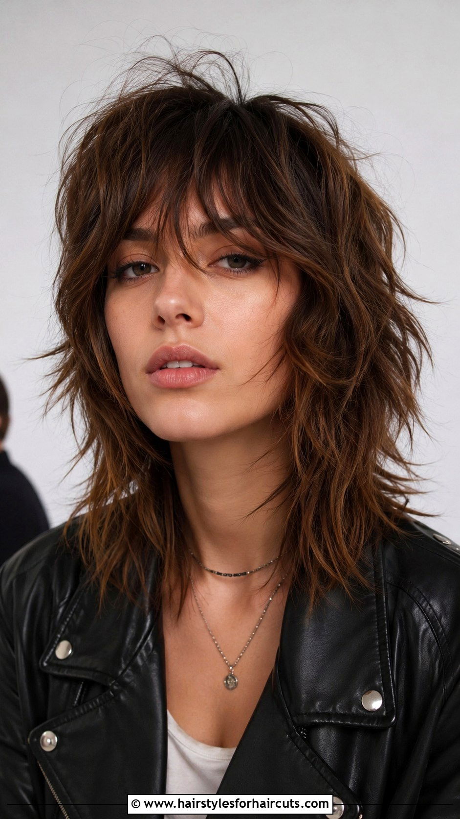 Choppy Medium Shag - 25 hairstyles for small foreheads - 25 hairstyles for small foreheads