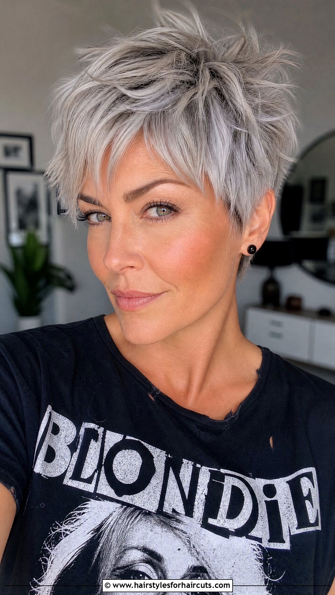 Choppy Pixie For Silver Hair - 25 pixie haircuts for gray hair - 25 pixie haircuts for gray hair
