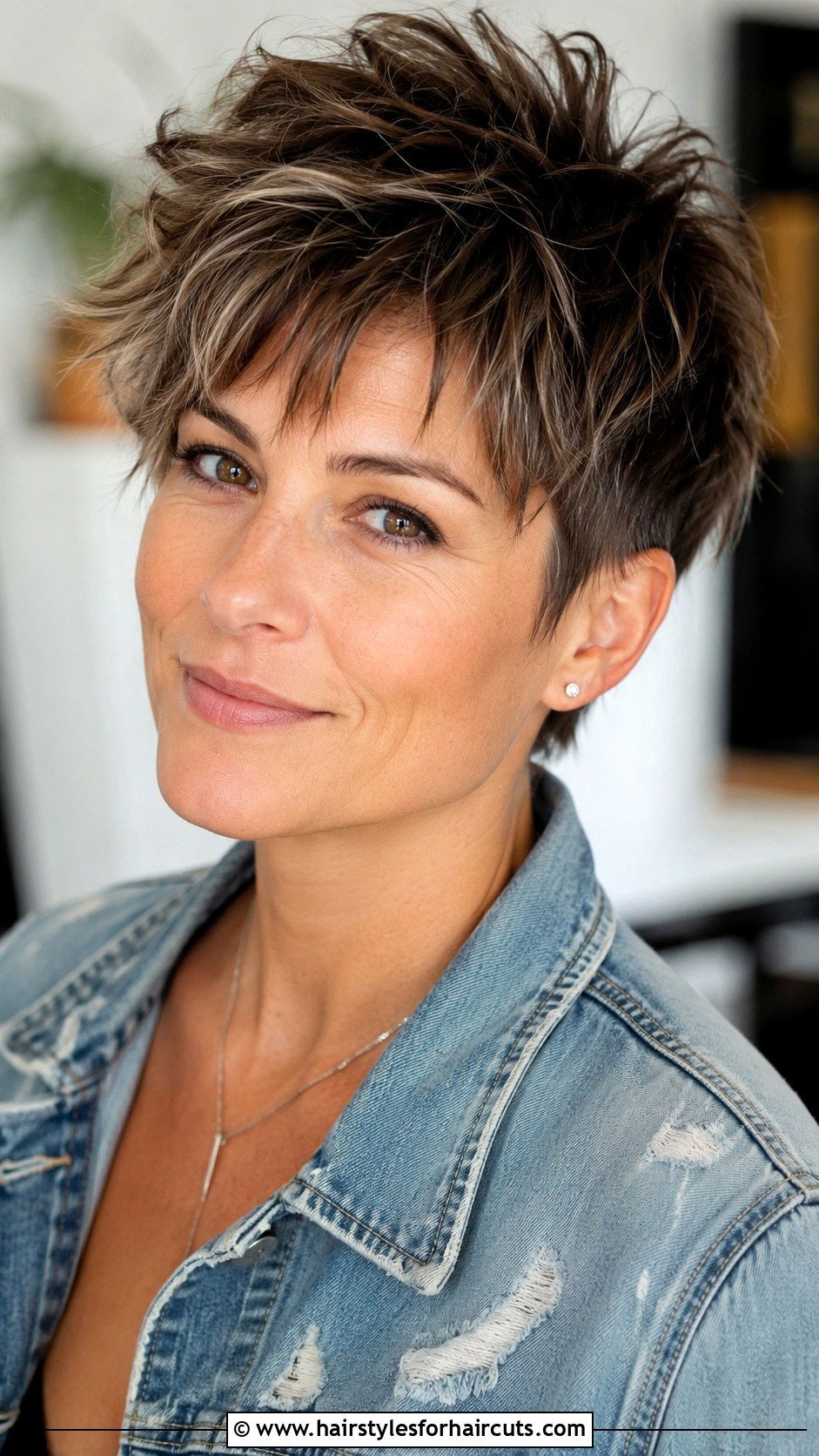 Choppy Short Feather Cut - 25 short hair feather cut hairstyles - 25 short hair feather cut hairstyles