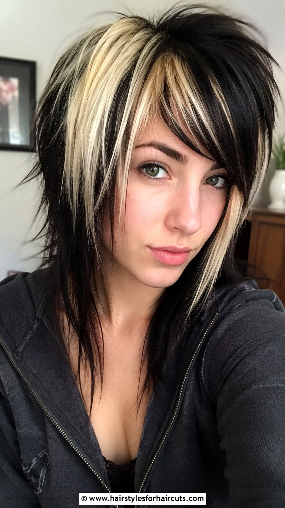 Chunky Highlighted Emo Cut - 25 emo hairstyles for short hair - 25 emo hairstyles for short hair