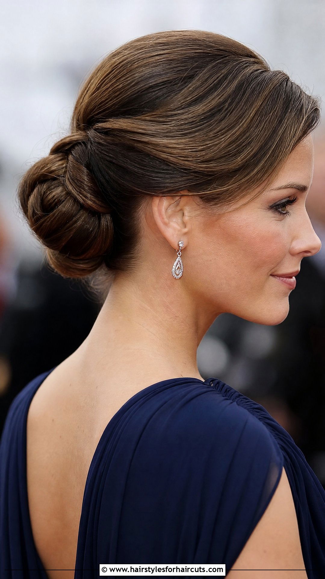 Classic Chignon - 25 formal haircuts - 25 formal haircuts
