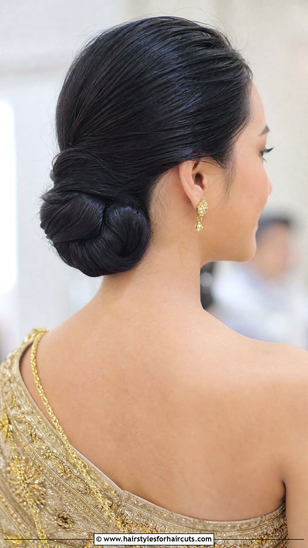 Classic Chignon For Long Hair - 25 long hairstyles for weddings - 25 long hairstyles for weddings
