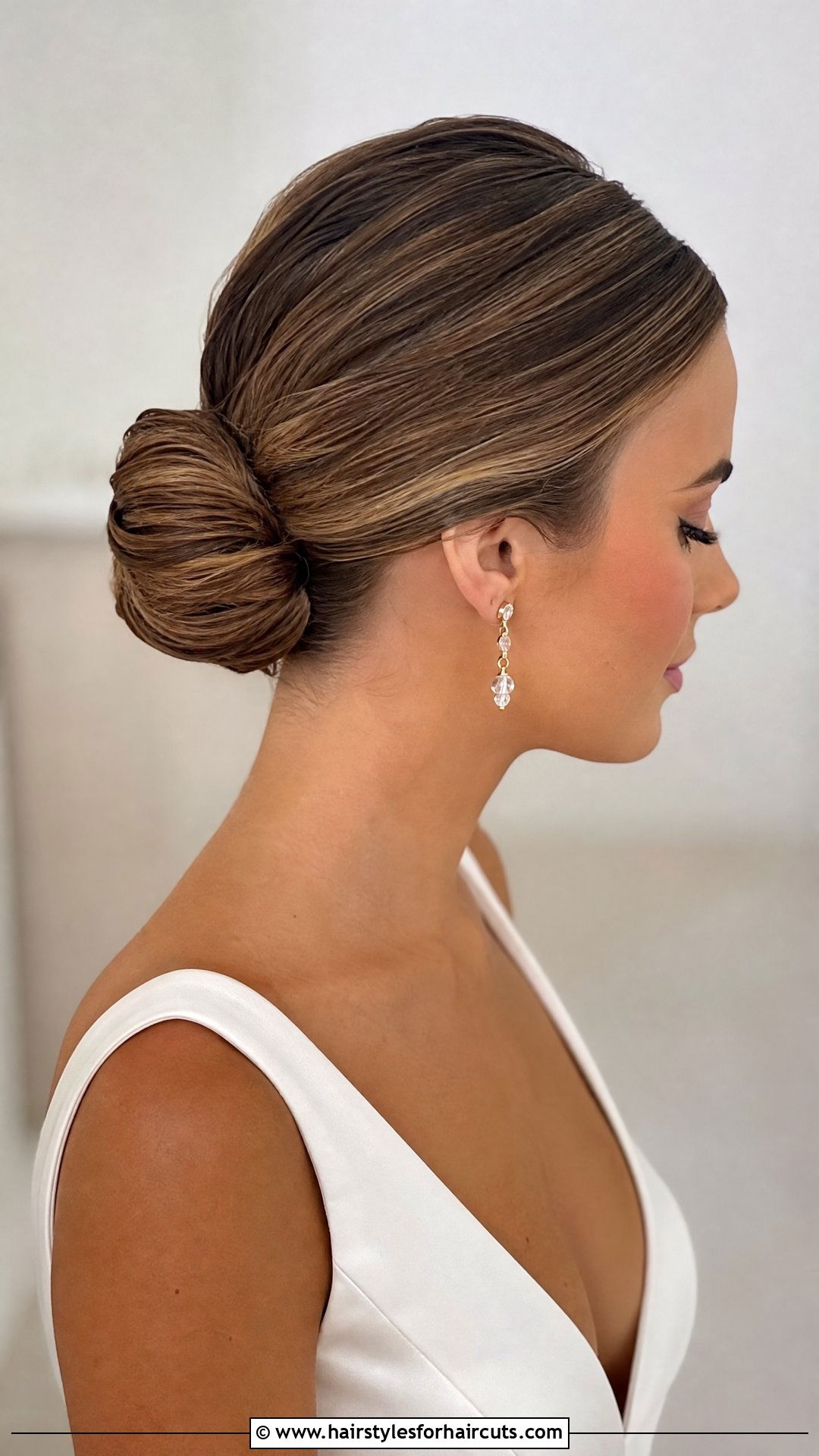 Classic Chignon Updo - 25 wedding hairstyles up do - 25 wedding hairstyles up do