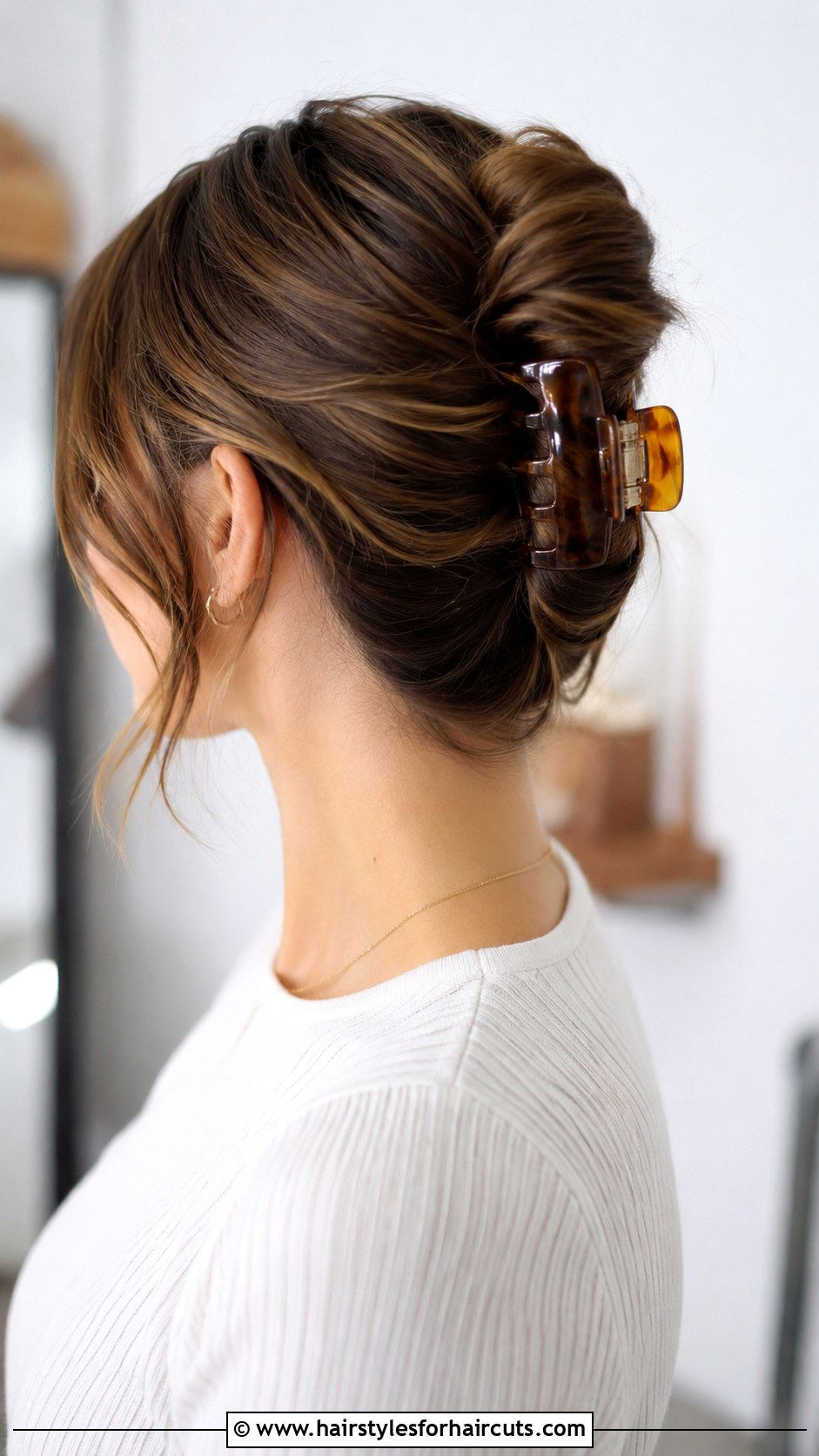 Classic French Twist Claw Clip - 25 claw clip hairstyles medium hair - 25 claw clip hairstyles medium hair