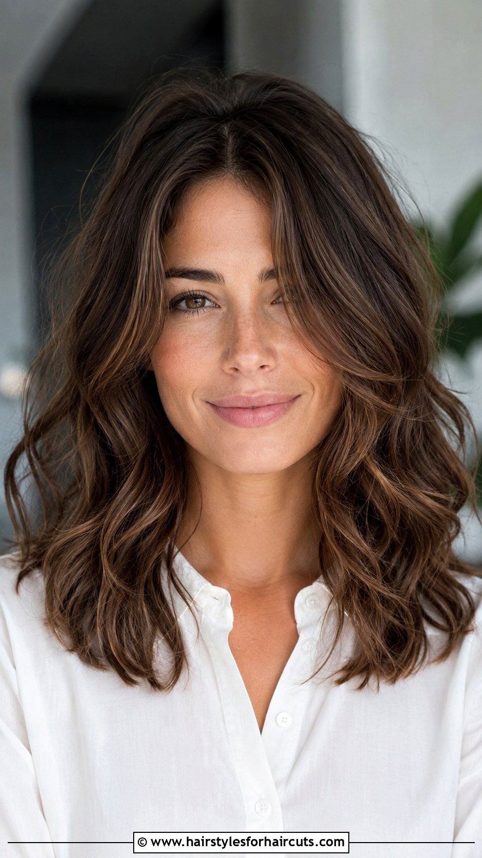 Classic Layered Mid Length Cut For Wavy Hair - 25 mid length haircuts for wavy hair - 25 mid length haircuts for wavy hair