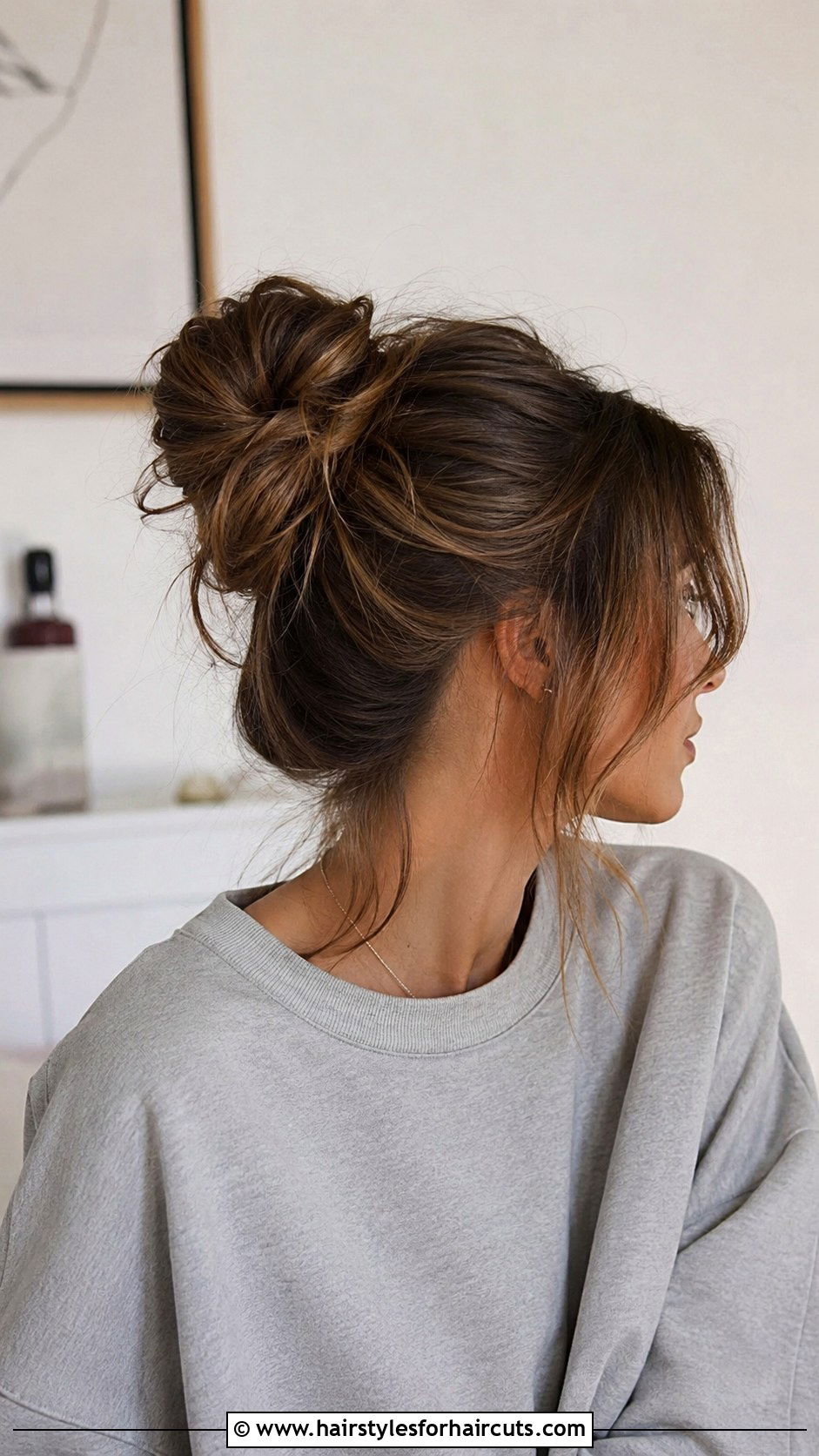 Classic Long Messy Bun - 25 classic hairstyles for long hair - 25 classic hairstyles for long hair