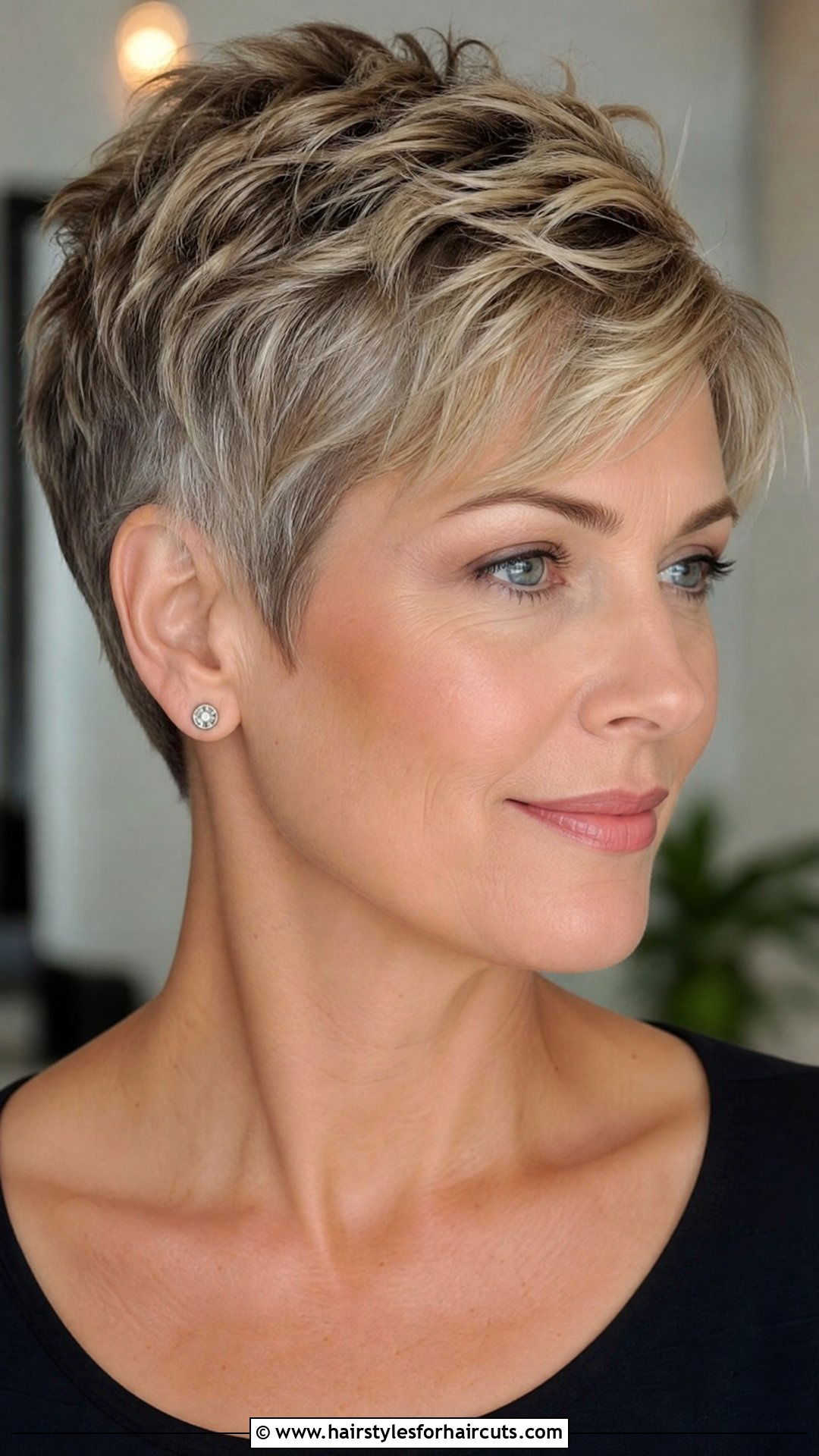Classic Pixie Cut - 25 best haircuts for straight hair women - 25 best haircuts for straight hair women