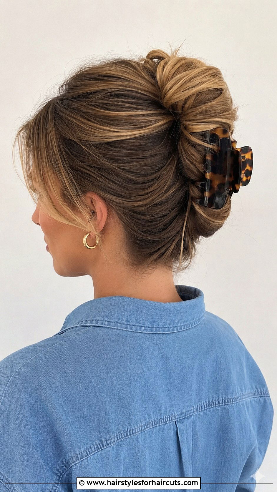 Claw Clip Beach Updo - 25 beach hairstyles - 25 beach hairstyles
