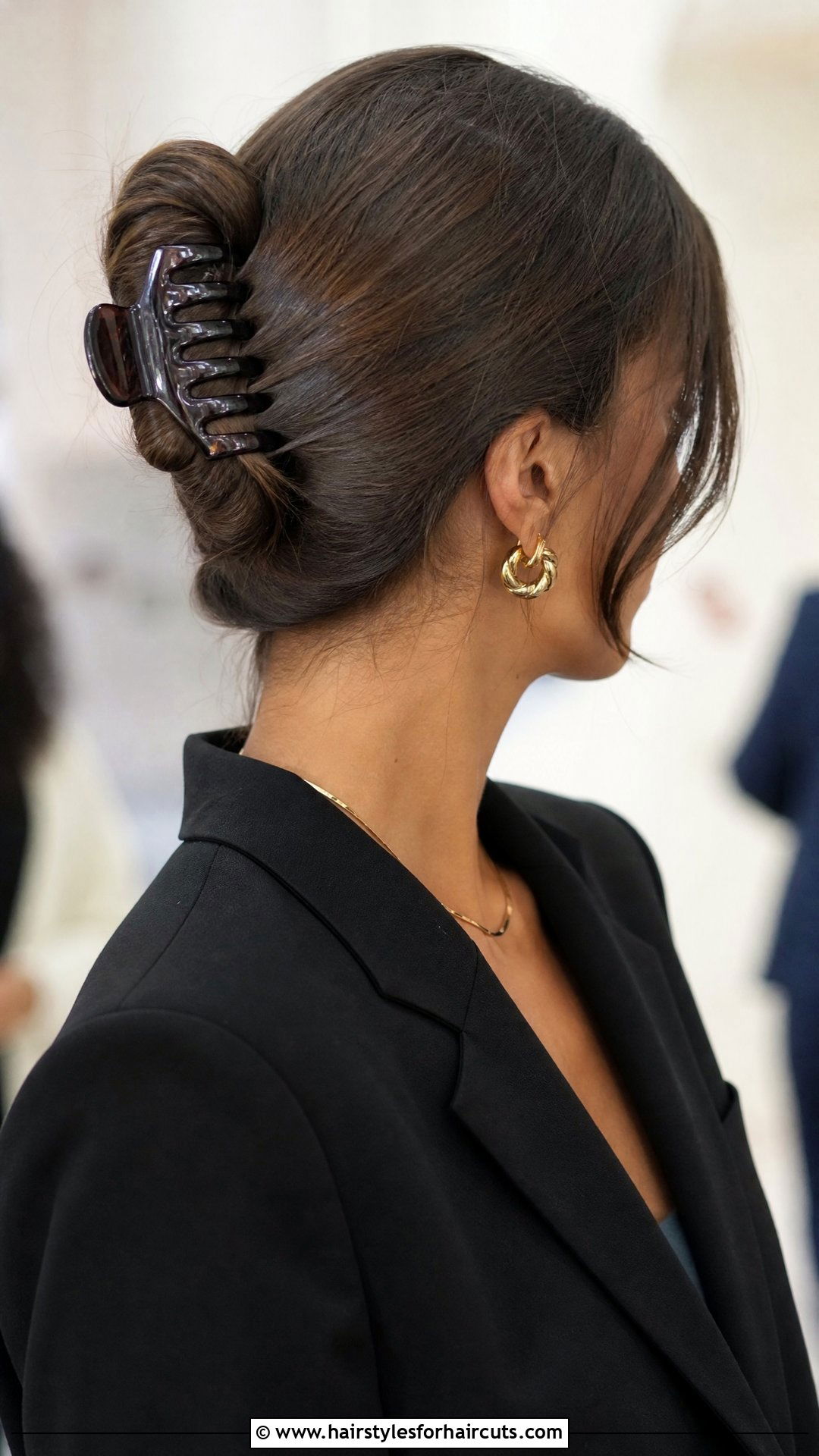 Claw Clip Cinnamon Roll Bun - 25 y2k hair clip hairstyles - 25 y2k hair clip hairstyles