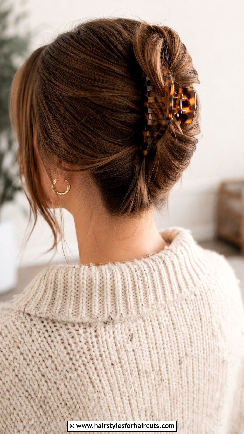 Claw Clip French Roll - 25 hairstyles without hair tie - 25 hairstyles without hair tie