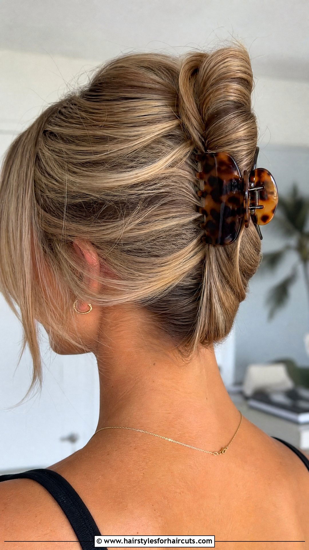 Claw Clip French Twist - 25 professional hairstyles for long hair - 25 professional hairstyles for long hair