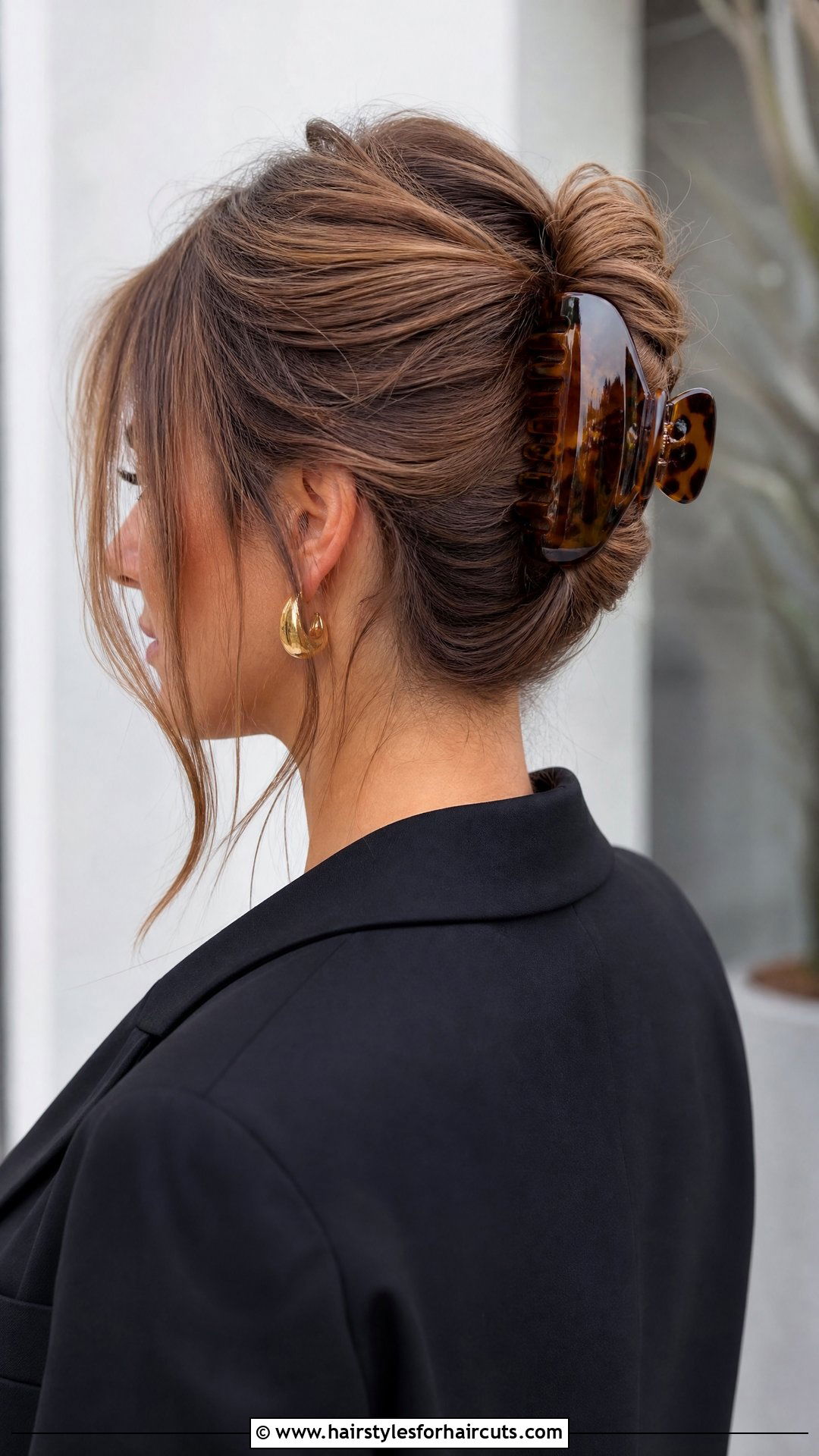 Claw Clip French Twist - 25 y2k hairstyles - 25 y2k hairstyles