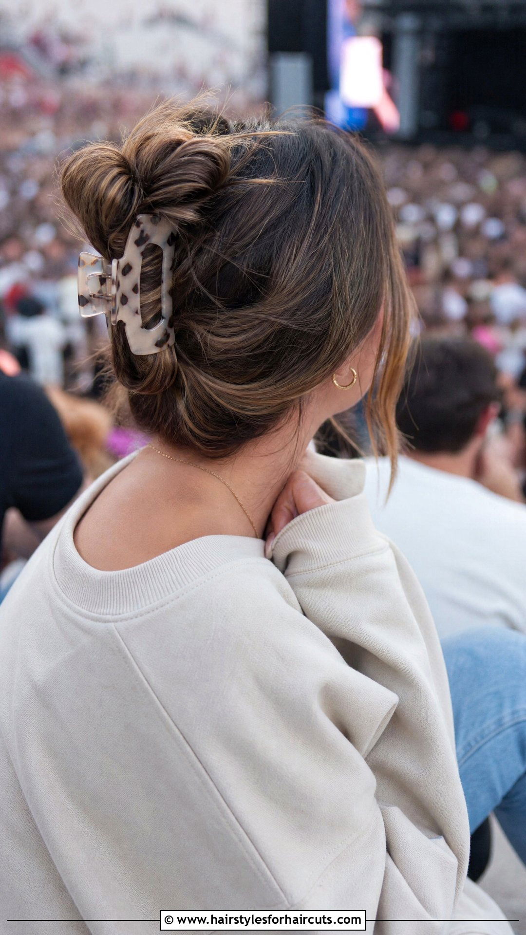 Claw Clip Messy Updo Concert Hairstyle - 25 concert hairstyles - 25 concert hairstyles