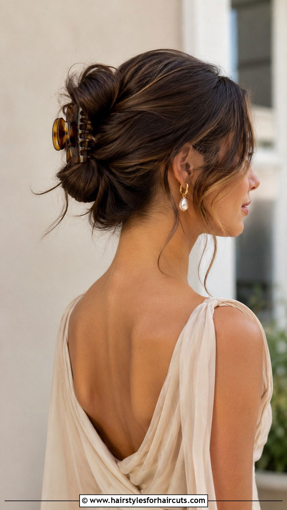 Claw Clip Romantic Updo - 25 easy hair clip hairstyles - 25 easy hair clip hairstyles
