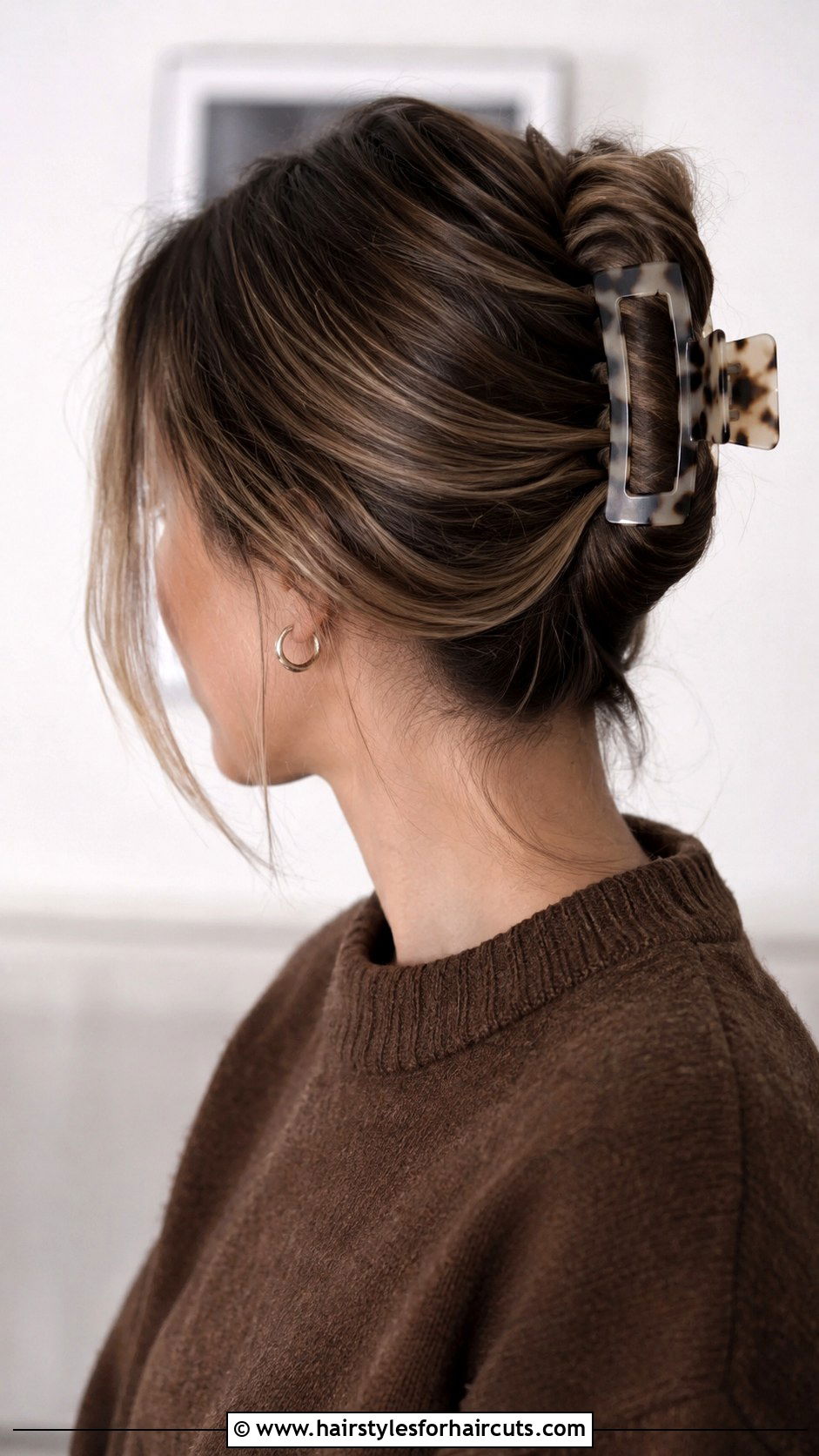 Claw Clip Twist - 25 easy hairstyles for poofy hair - 25 easy hairstyles for poofy hair