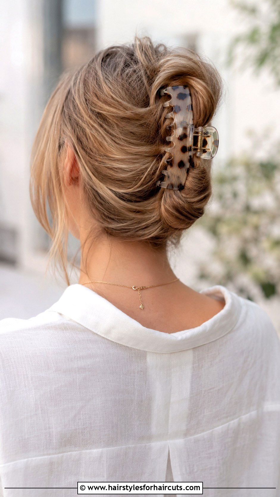 Claw Clip Updo - 25 easy medium length hairstyles for thick hair - 25 easy medium length hairstyles for thick hair