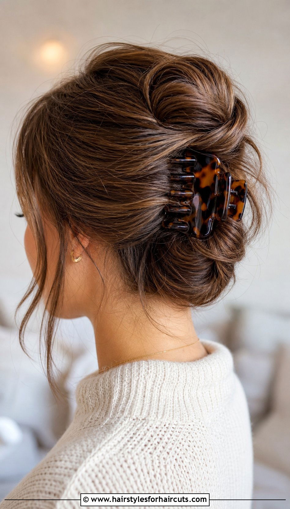 Claw Clip Updo - 25 fall hairstyles for long hair - 25 fall hairstyles for long hair
