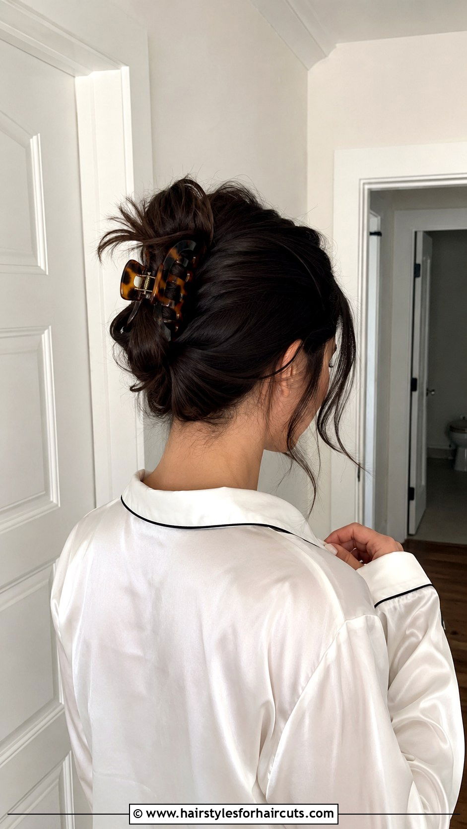 Claw Clip Updo - 25 bedtime hairstyles for long hair - 25 bedtime hairstyles for long hair