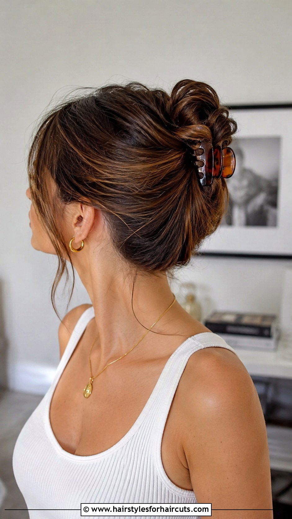 Claw Clip Updo For Long Hair - 25 easy girl hairstyles for long hair - 25 easy girl hairstyles for long hair