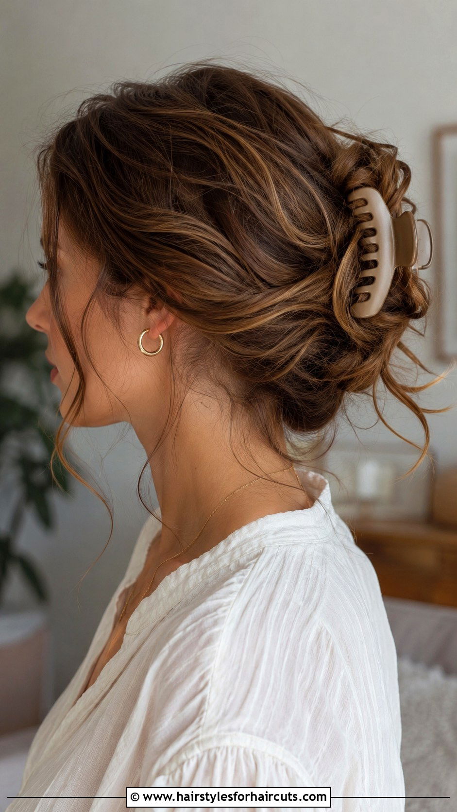 Claw Clip Updo For Wavy Hair - 25 easy hairstyles for medium wavy hair - 25 easy hairstyles for medium wavy hair