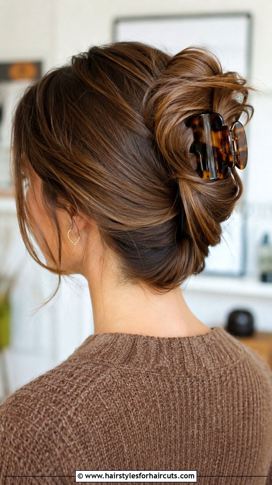 Claw Clip Updo Hairstyle - 25 easy and quick hairstyles - 25 easy and quick hairstyles