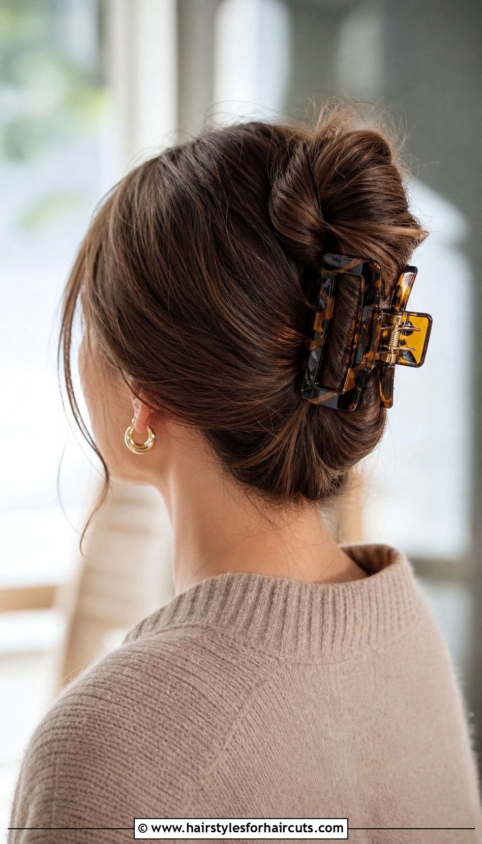 Claw Clip Updo Medium Hair - 25 hairstyles for girls with medium length hair - 25 hairstyles for girls with medium length hair