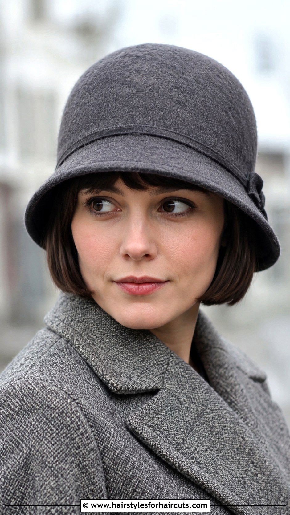 Cloche Hat Bob - 25 hairstyles in the 1920s - 25 hairstyles in the 1920s