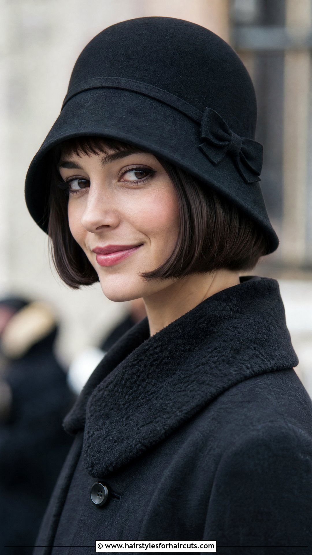 Cloche Hat Flapper Bob - 25 flapper hairstyles short hair - 25 flapper hairstyles short hair